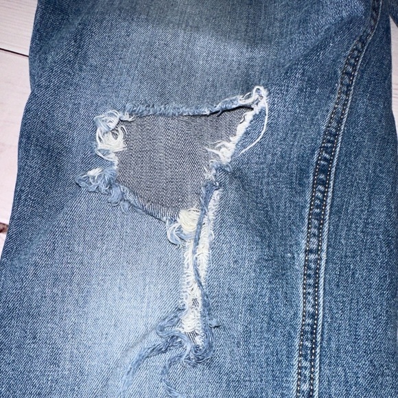Old Navy Boyfriend Straight Jeans Distressed Light Wash Size 8 Regular - Picture 8 of 8